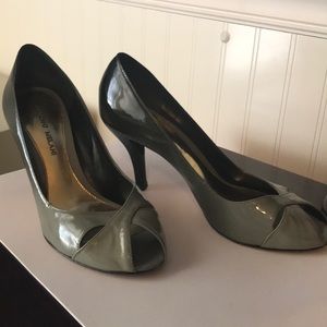 Ombré Black and Gray Heels